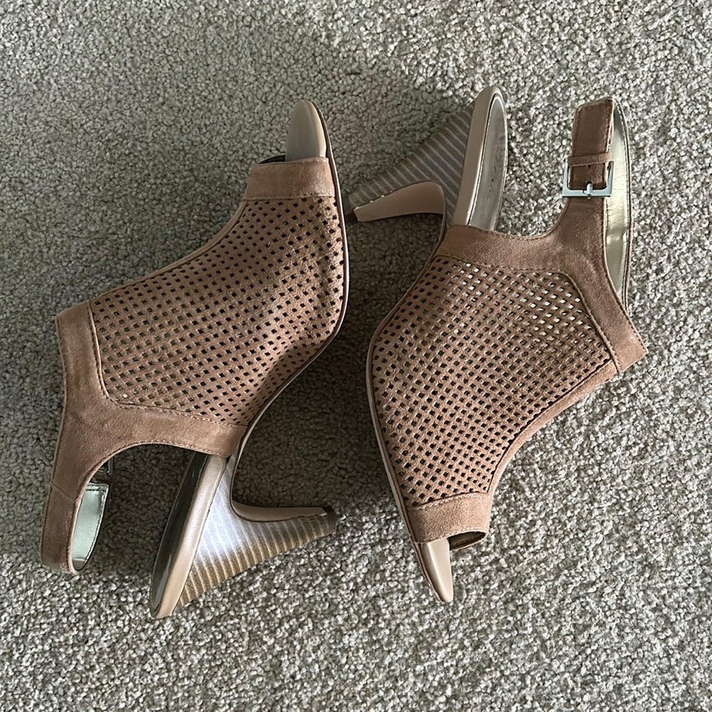 Tan Alfani Heels